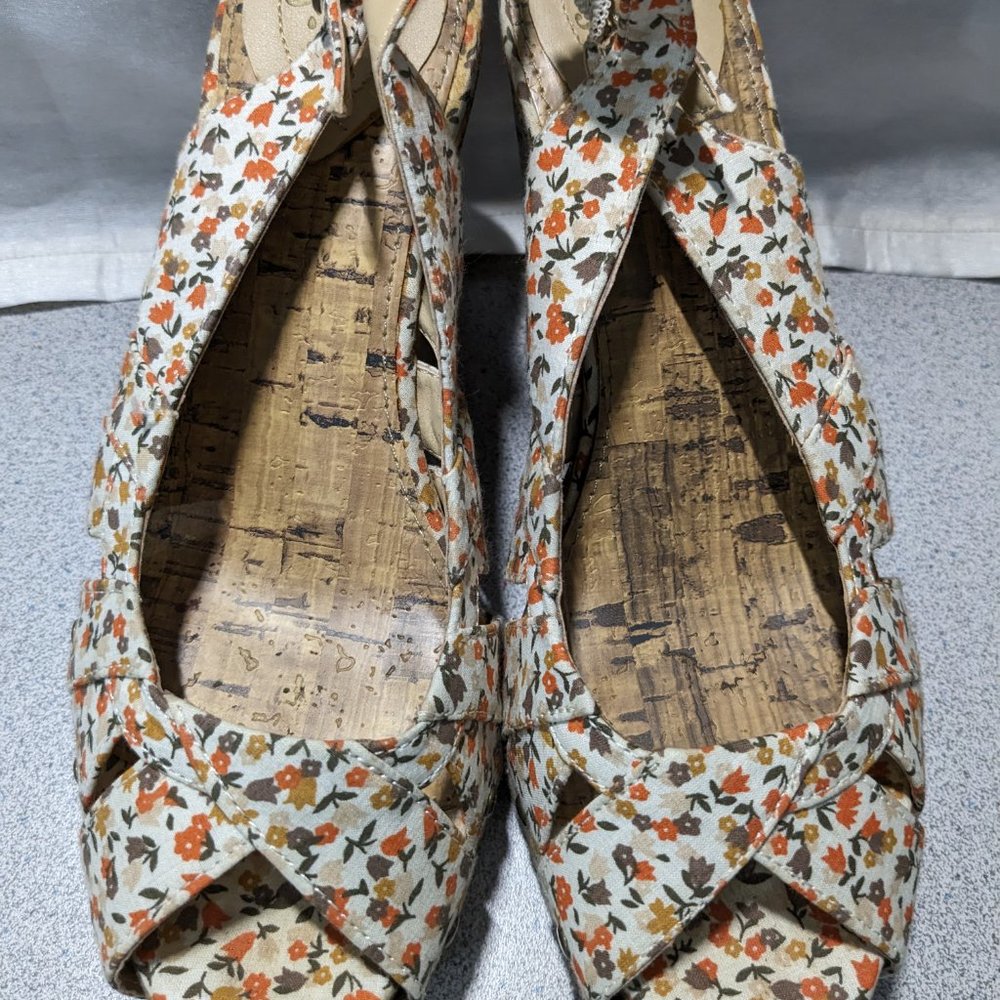 G-21 Floral Wedge Heels. Size 6. - Picture 3 of 7